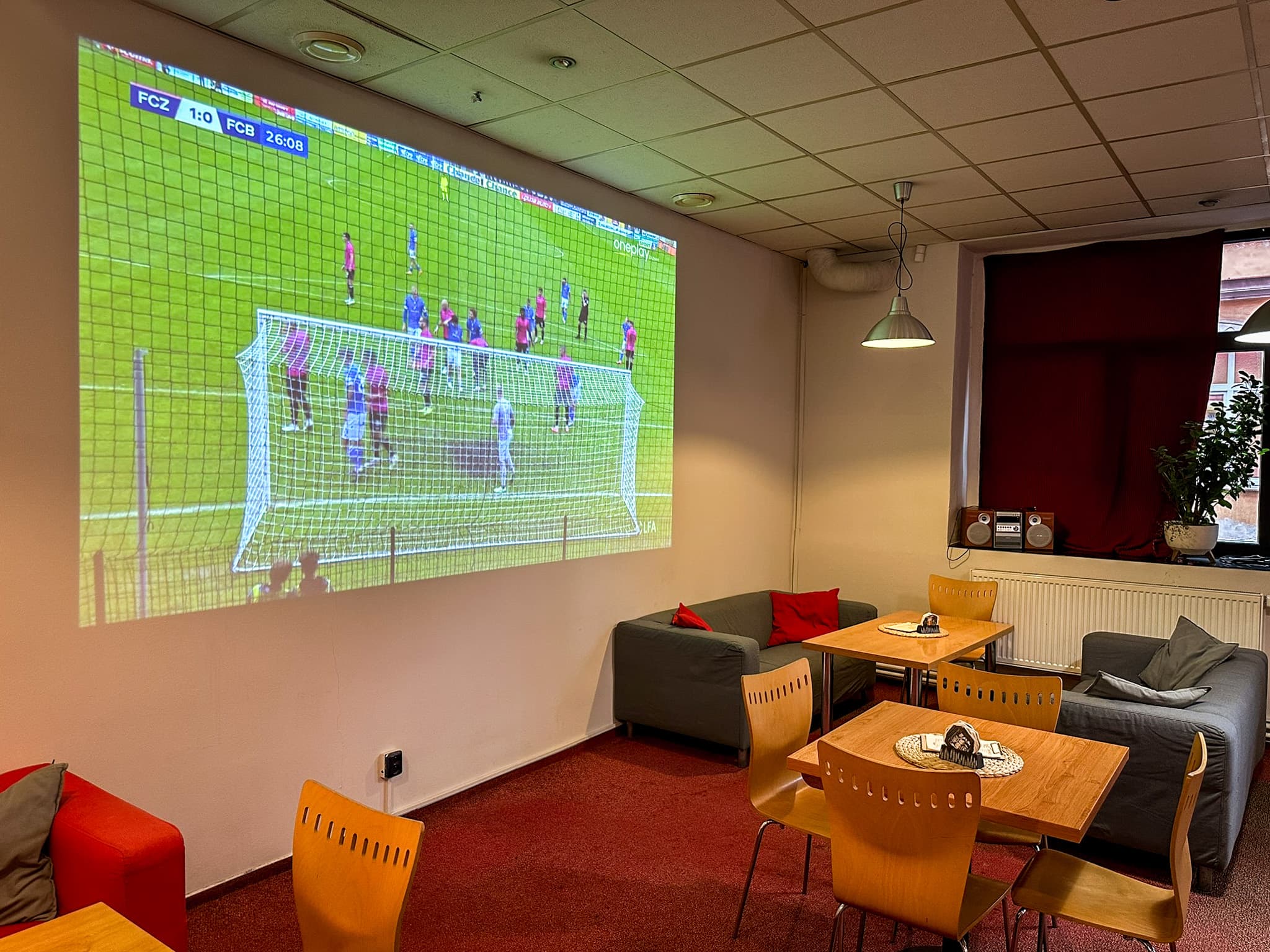 Promítání fotbalového zápasu